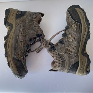 Kids hiking boots